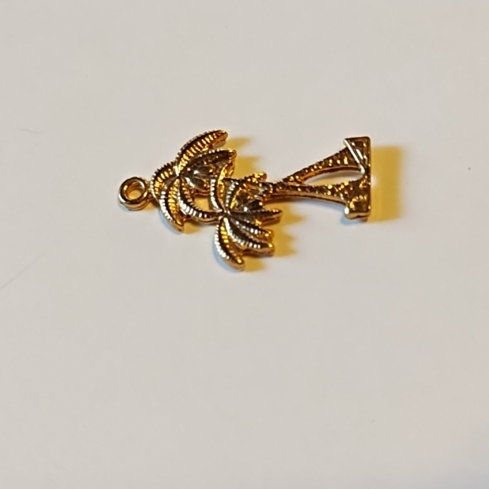 Nwot Palm Tree Bracelet Charm - Picture 2 of 4